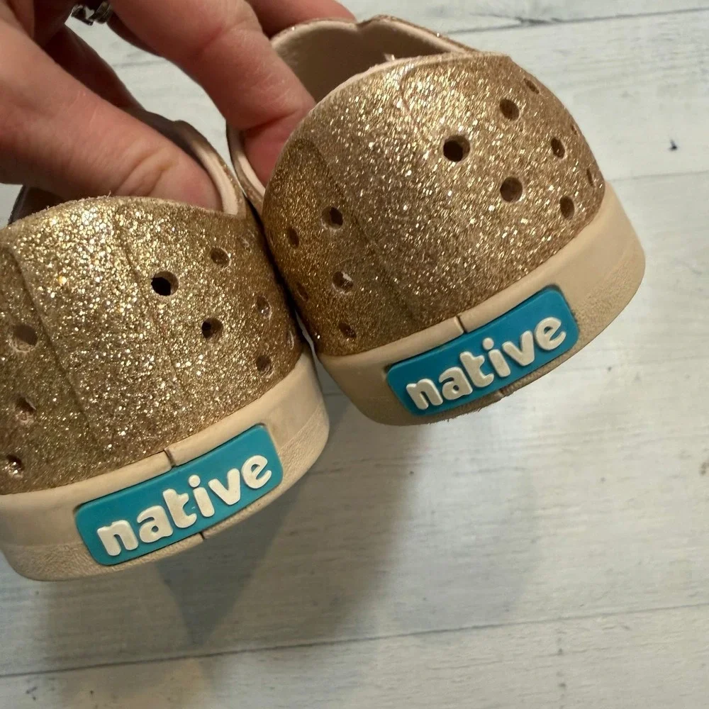 Native Jefferson girls slip on shoes gold glitter little kids‎ size 7